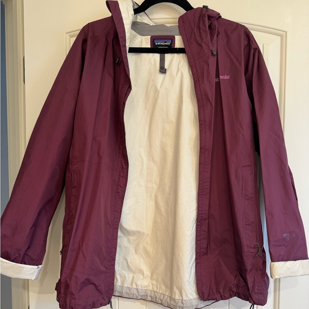 Patagonia Waterproof Lightweight Rain Jacket Windbreaker - Dark Currant / Maroon